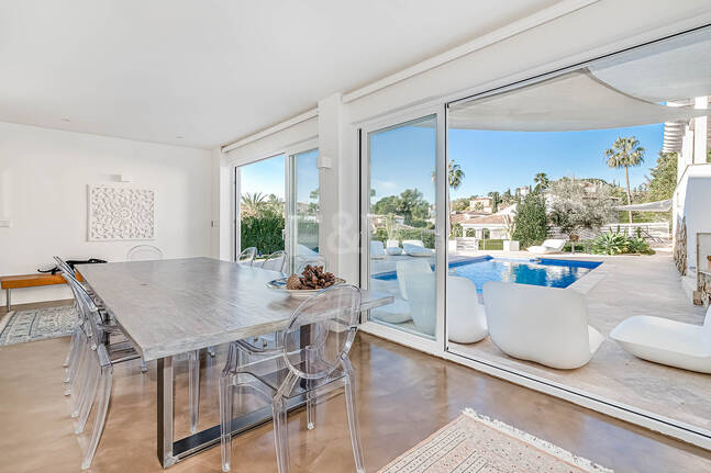 Nowoczesna willa Andaluzji w Nueva Andaluzja w strzeżonej społeczności