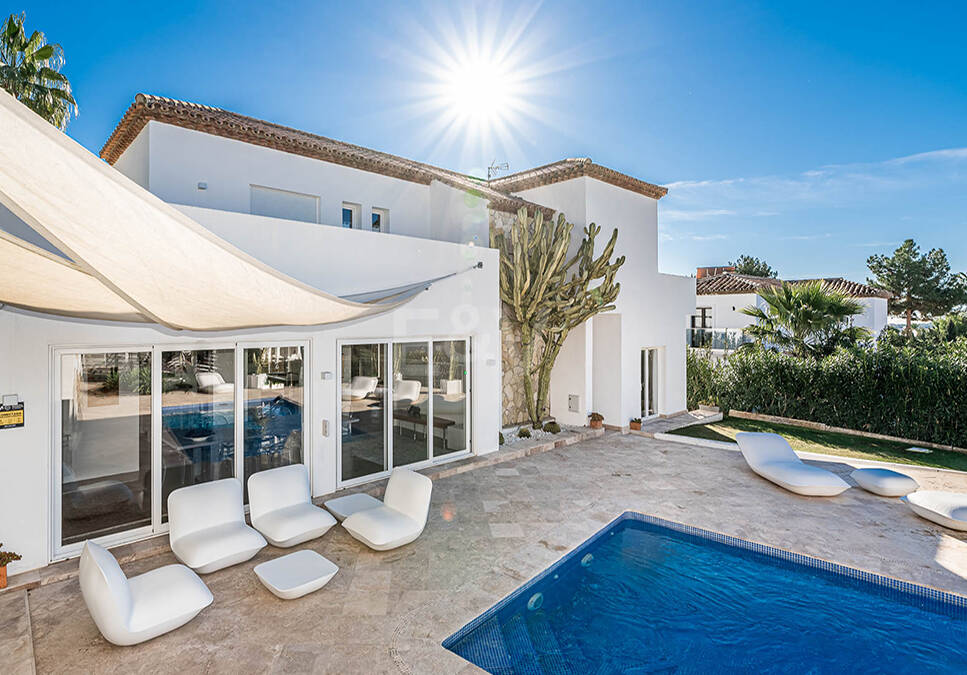 Modern Andalusian villa in Nueva Andalucia in a gated community