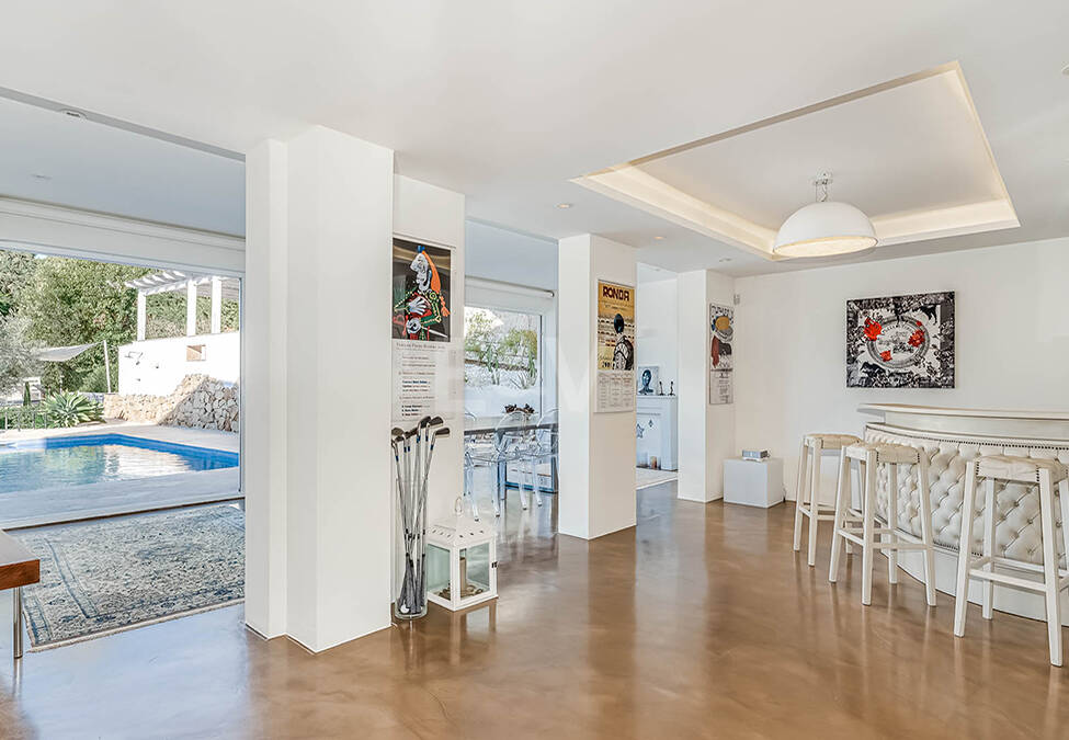 Nowoczesna willa Andaluzji w Nueva Andaluzja w strzeżonej społeczności