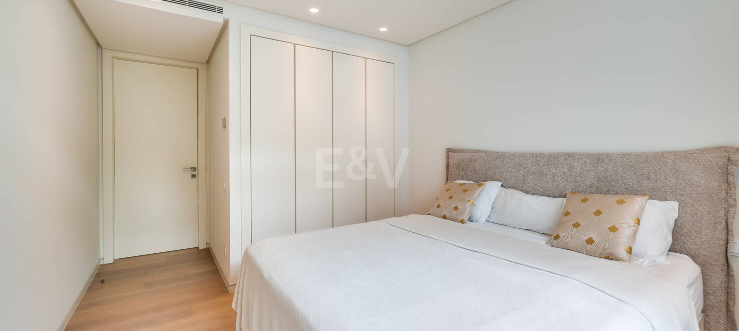 Elegant Apartment with Unmatched Views in Palo Alto