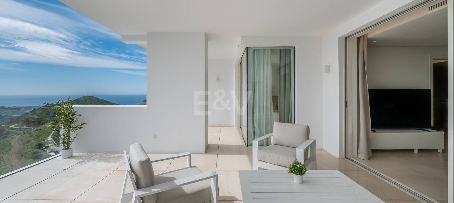 Elegant Apartment with Unmatched Views in Palo Alto