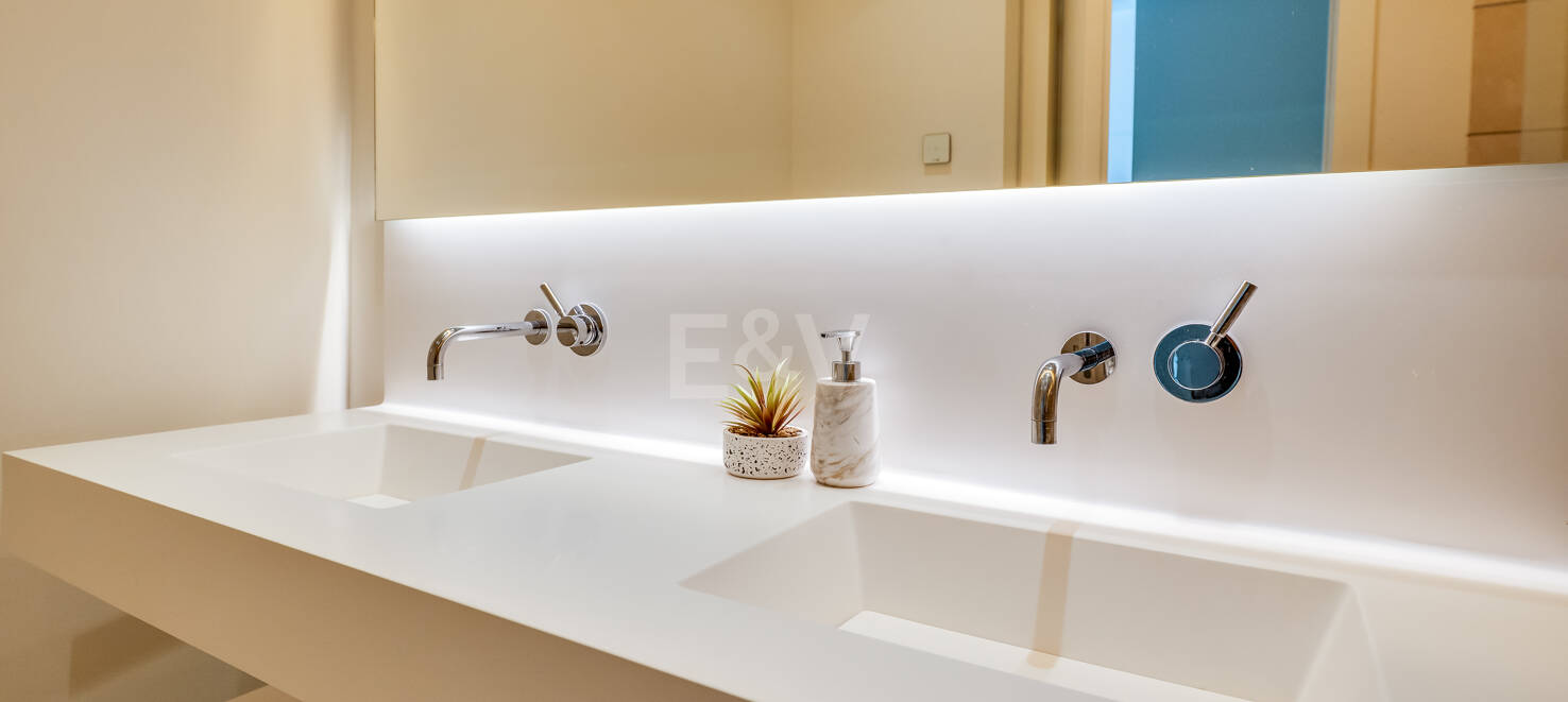 Elegant Apartment with Unmatched Views in Palo Alto