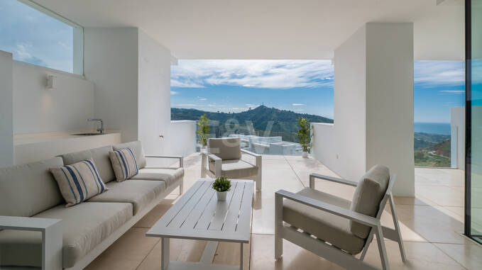 Elegante apartamento con vistas incomparables en Palo Alto Marbella