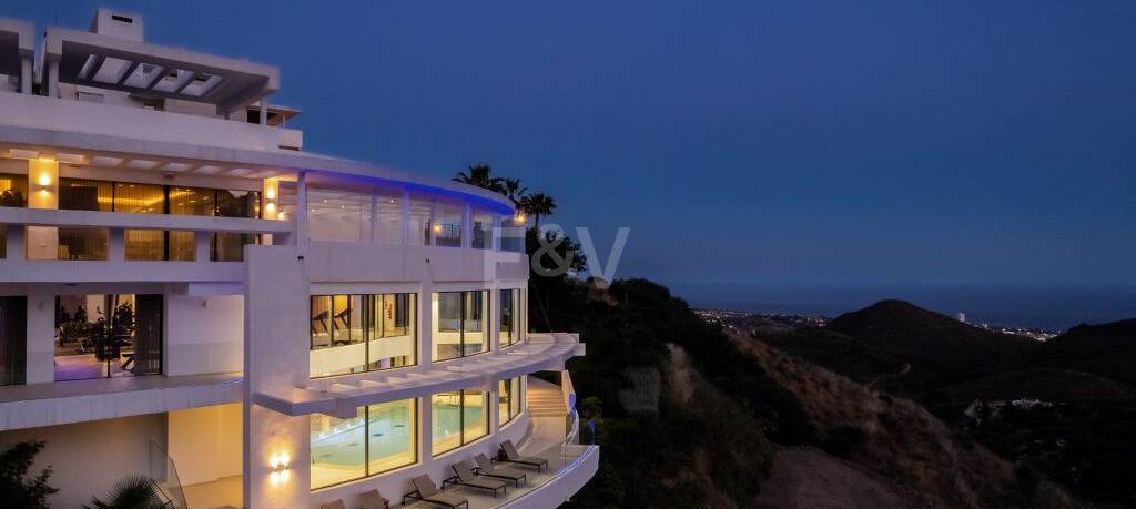 Elegant Apartment with Unmatched Views in Palo Alto
