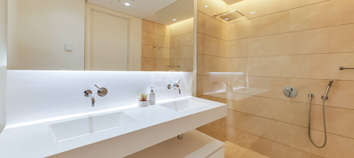 Elegant Apartment with Unmatched Views in Palo Alto