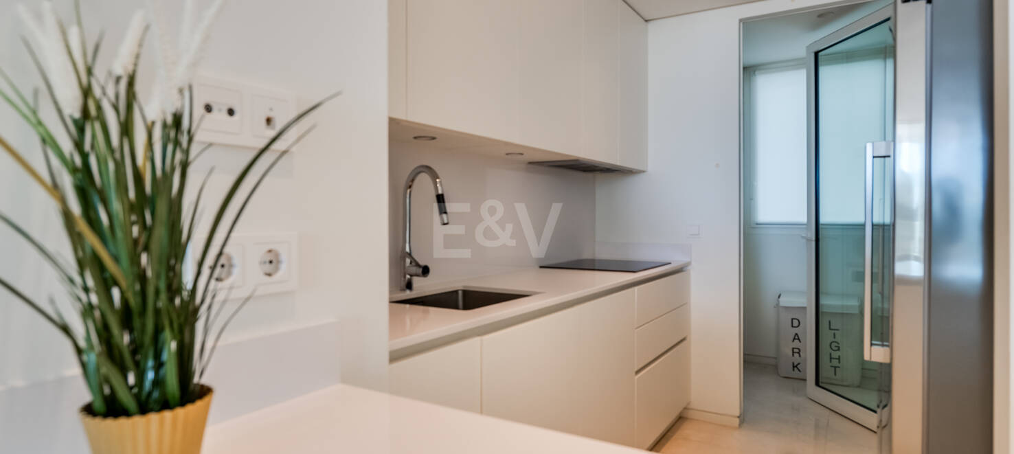 Elegant Apartment with Unmatched Views in Palo Alto