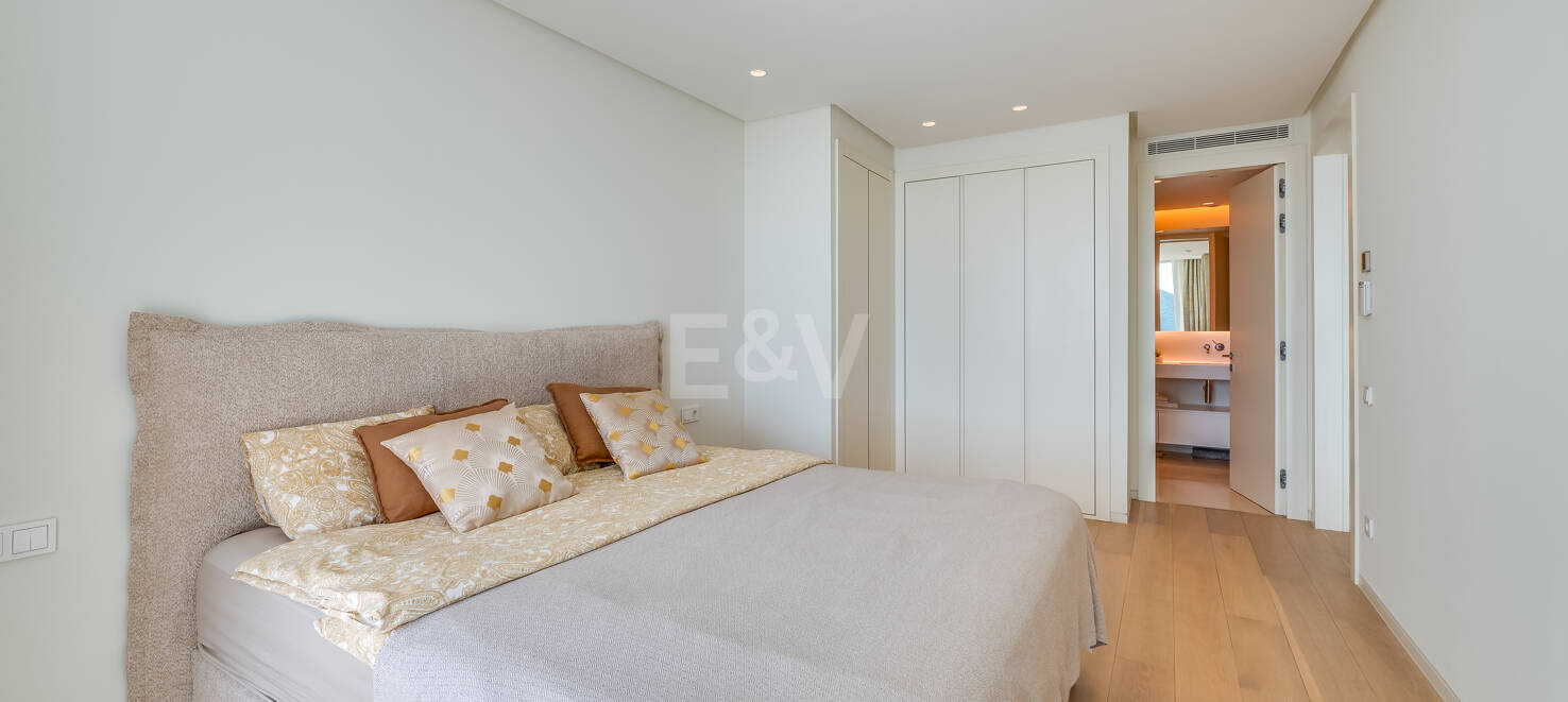 Elegant Apartment with Unmatched Views in Palo Alto