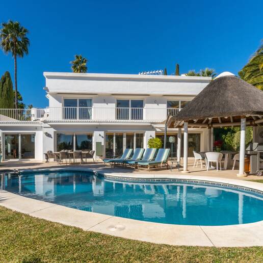 Impeccable Villa i Altos Reales med raffinerad design och vackra utomhusutrymmen