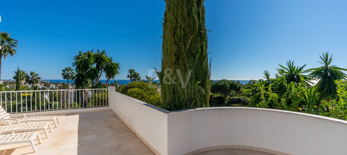 Impeccable Villa i Altos Reales med raffinerad design och vackra utomhusutrymmen