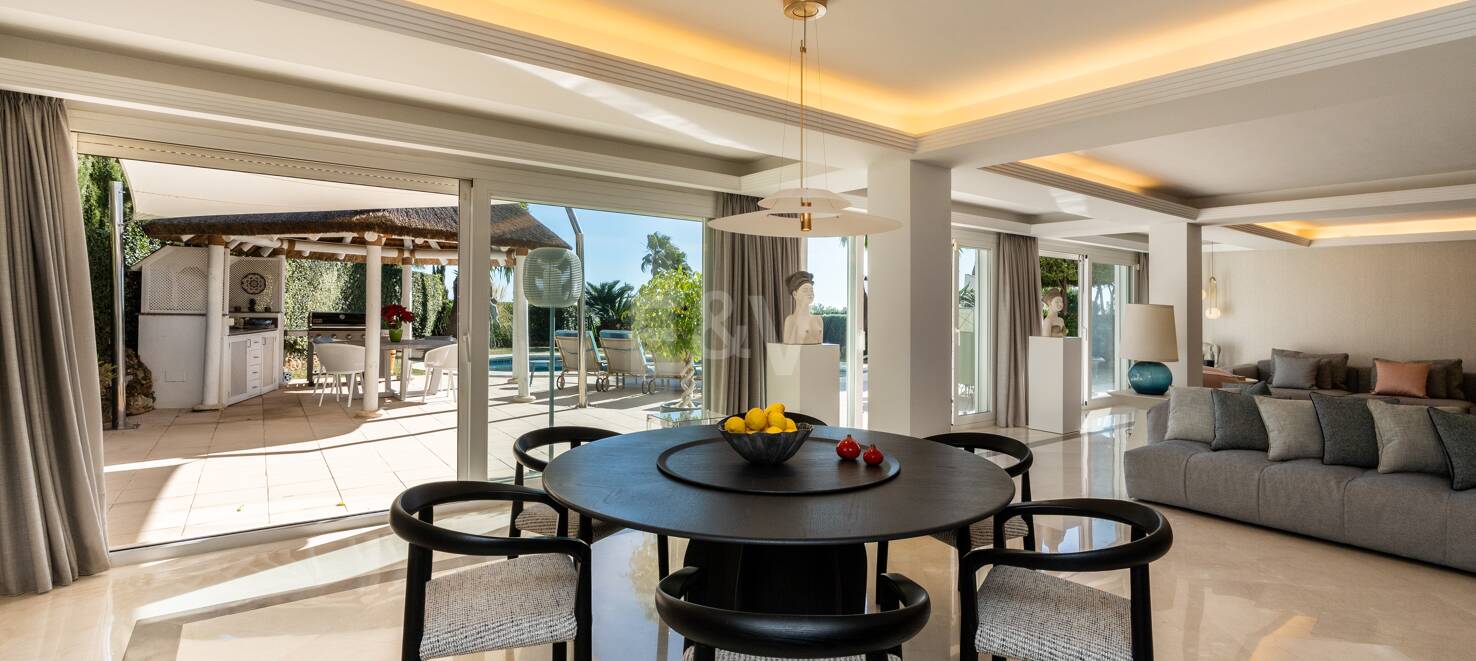 Impeccable Villa i Altos Reales med raffinerad design och vackra utomhusutrymmen