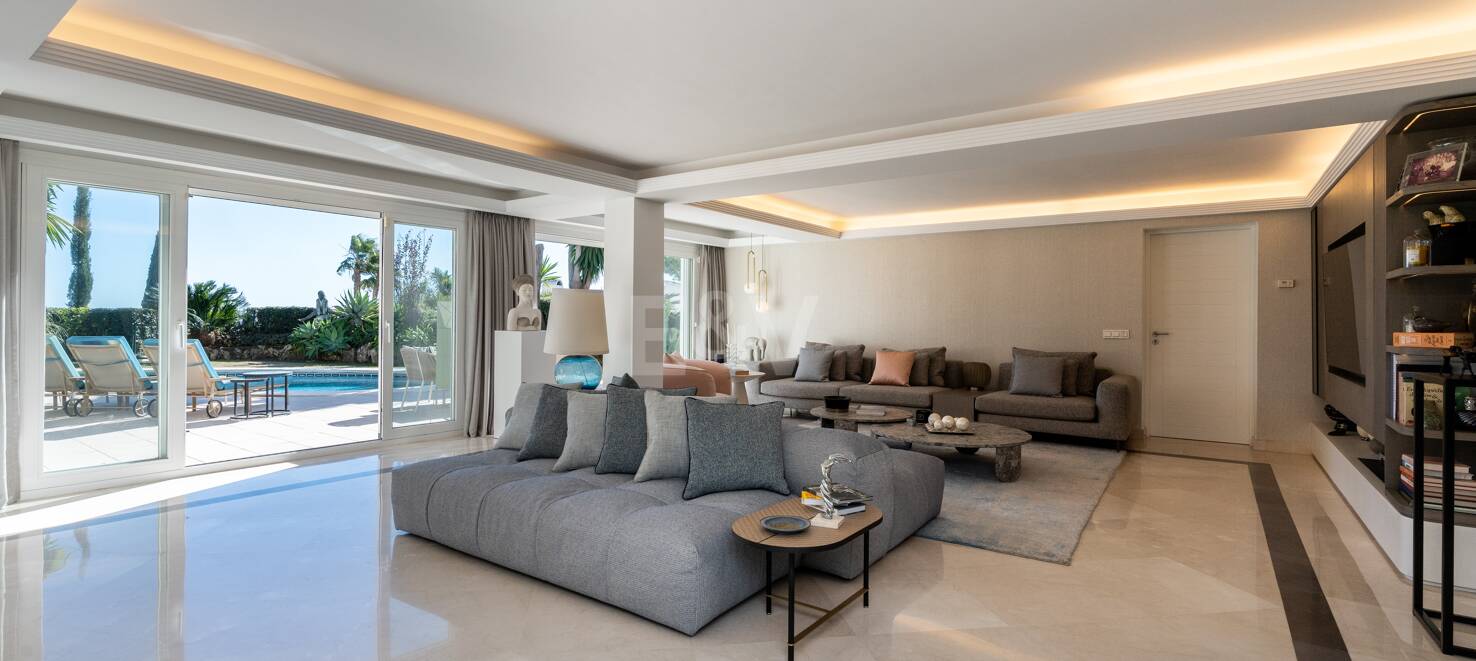 Impeccable Villa i Altos Reales med raffinerad design och vackra utomhusutrymmen