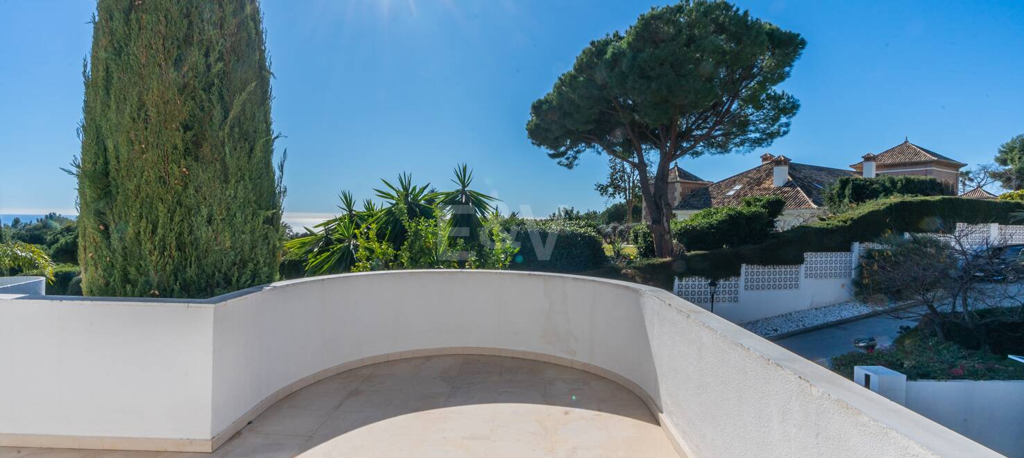 Impeccable Villa i Altos Reales med raffinerad design och vackra utomhusutrymmen