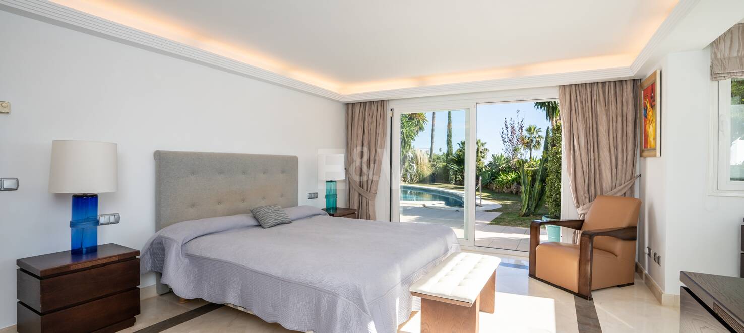 Impeccable Villa i Altos Reales med raffinerad design och vackra utomhusutrymmen