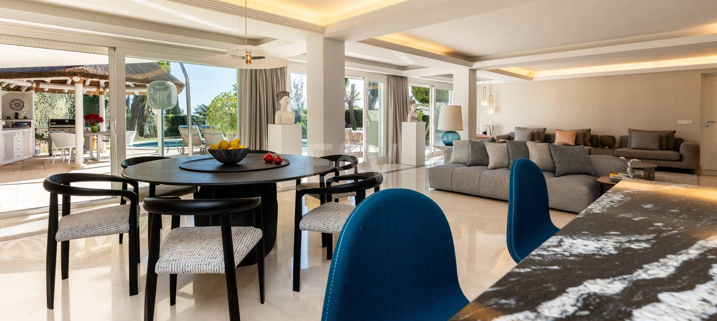 Impeccable Villa i Altos Reales med raffinerad design och vackra utomhusutrymmen