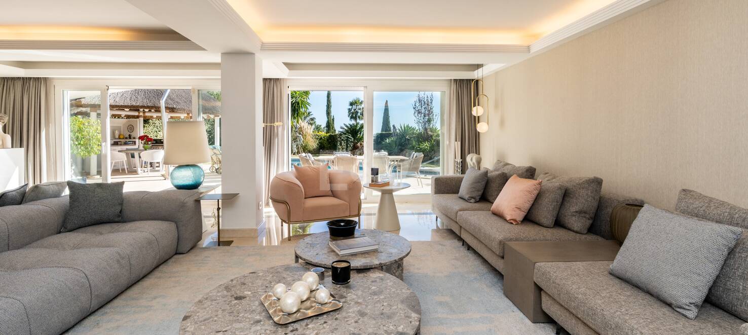 Impeccable Villa i Altos Reales med raffinerad design och vackra utomhusutrymmen