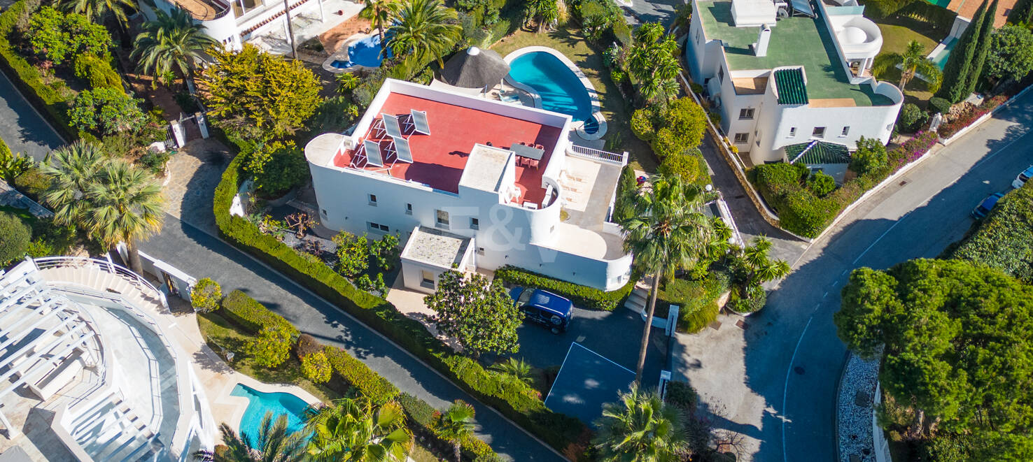 Impeccable Villa i Altos Reales med raffinerad design och vackra utomhusutrymmen