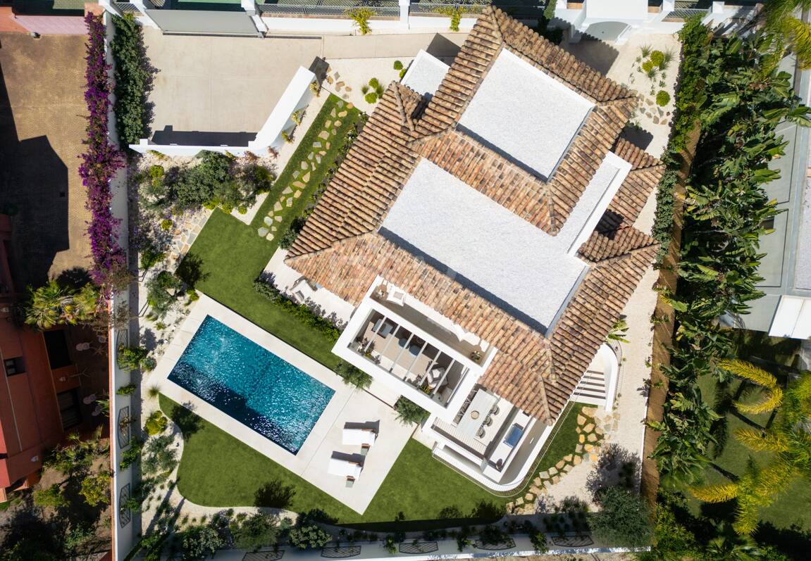 Lujosa Villa en La Quinta con Vistas Panorámicas de La Concha