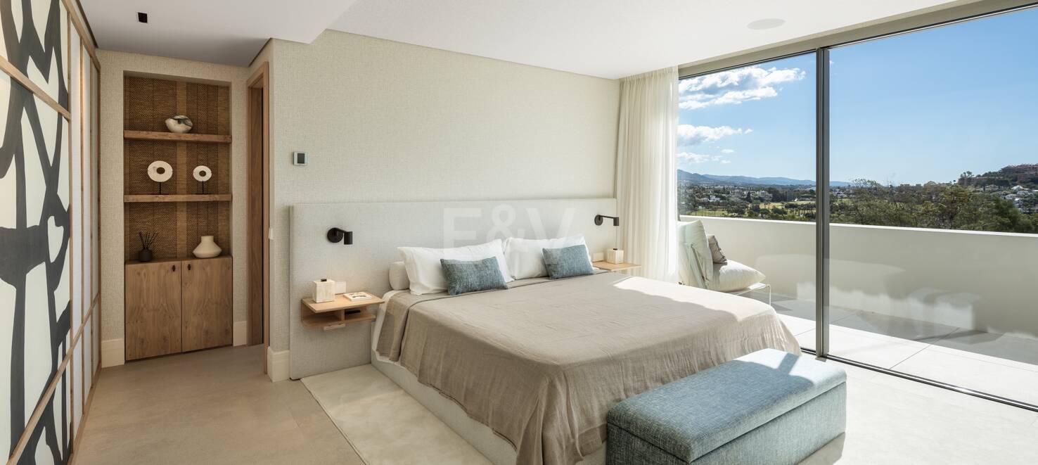 Lujosa Villa en La Quinta con Vistas Panorámicas de La Concha