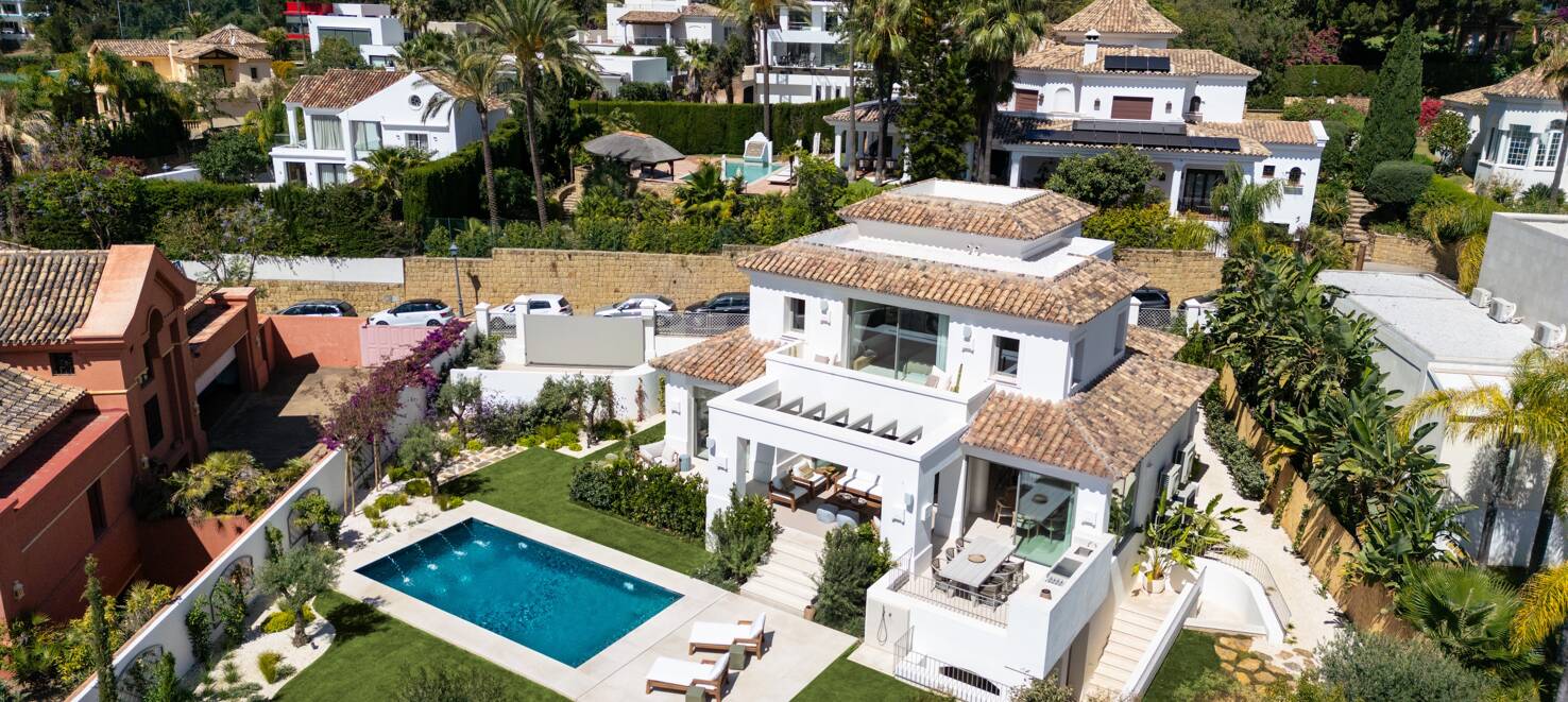 Lujosa Villa en La Quinta con Vistas Panorámicas de La Concha