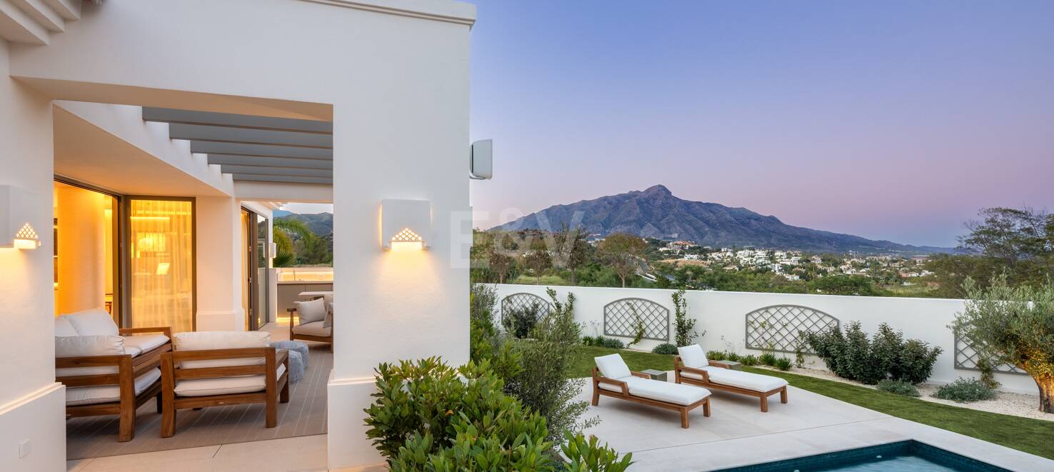Lujosa Villa en La Quinta con Vistas Panorámicas de La Concha