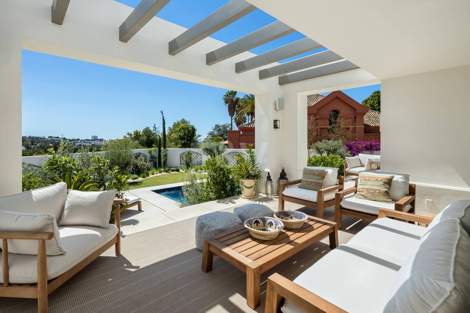 Lujosa Villa en La Quinta con Vistas Panorámicas de La Concha