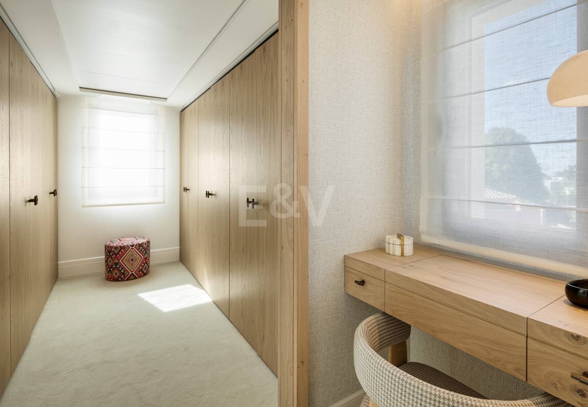 Lujosa Villa en La Quinta con Vistas Panorámicas de La Concha