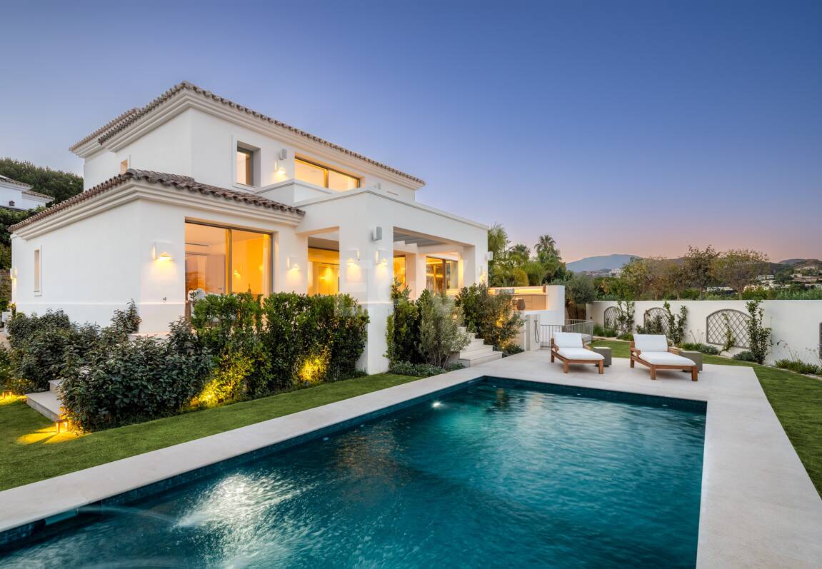 Lujosa Villa en La Quinta con Vistas Panorámicas de La Concha