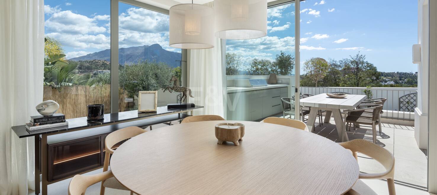 Lujosa Villa en La Quinta con Vistas Panorámicas de La Concha