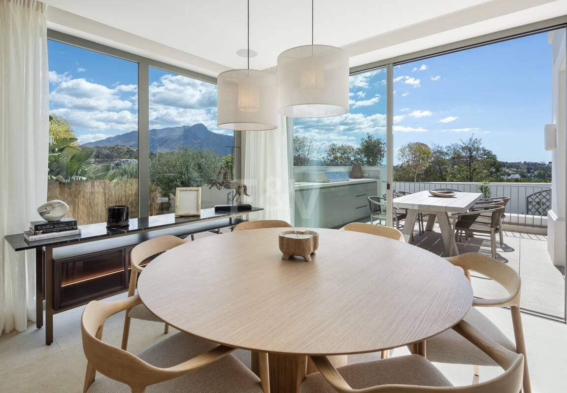 Lujosa Villa en La Quinta con Vistas Panorámicas de La Concha