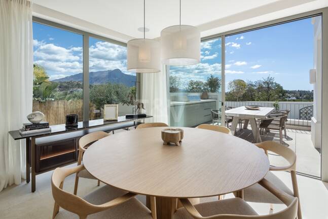 Lujosa Villa en La Quinta con Vistas Panorámicas de La Concha