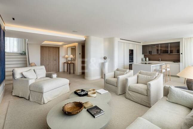 Lujosa Villa en La Quinta con Vistas Panorámicas de La Concha