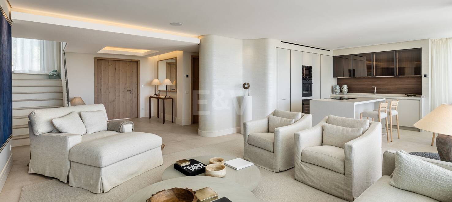 Lujosa Villa en La Quinta con Vistas Panorámicas de La Concha