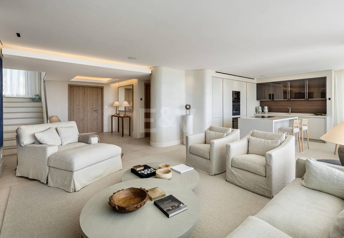 Lujosa Villa en La Quinta con Vistas Panorámicas de La Concha