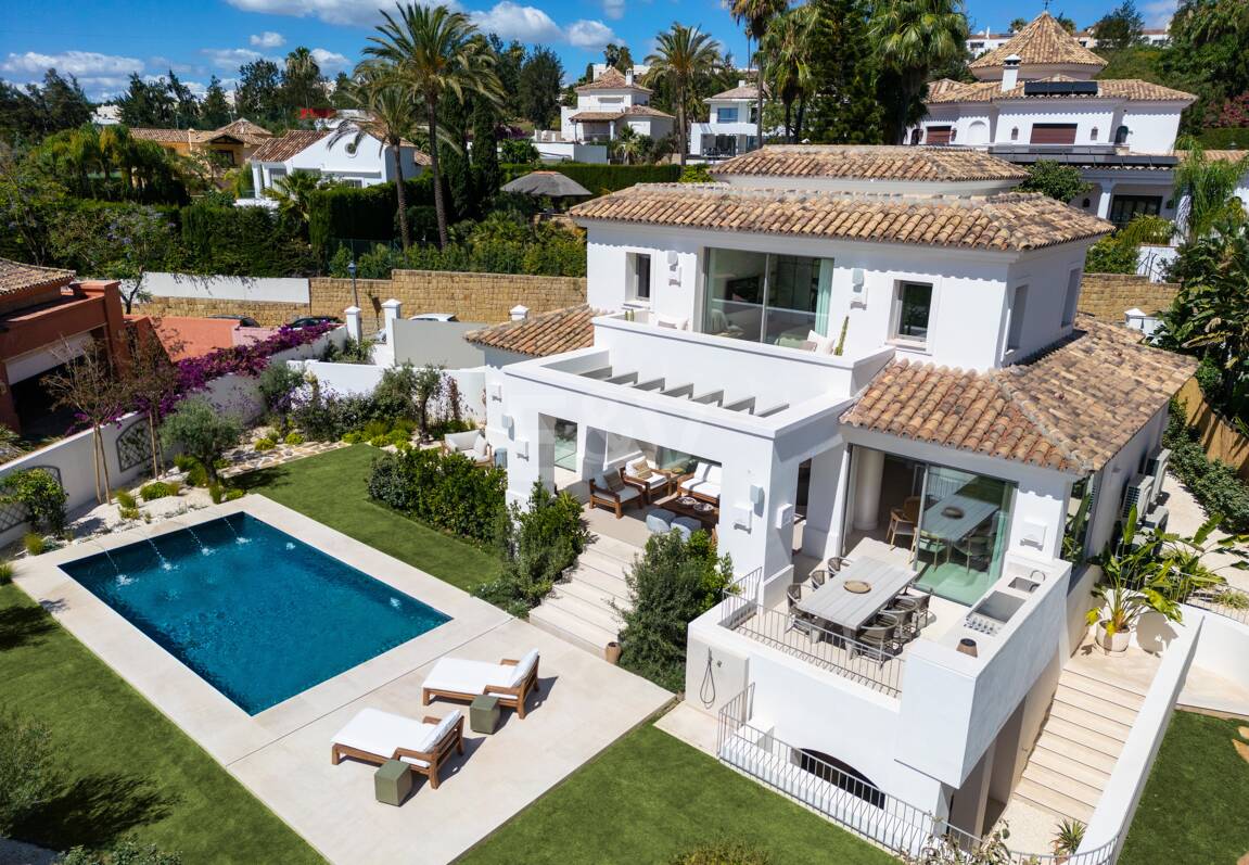 Lujosa Villa en La Quinta con Vistas Panorámicas de La Concha