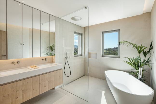 Lujosa Villa en La Quinta con Vistas Panorámicas de La Concha