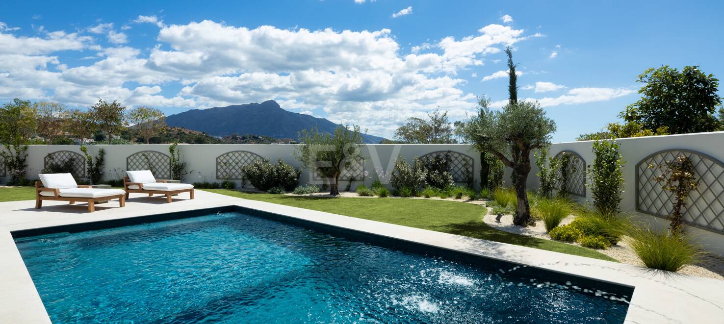Lujosa Villa en La Quinta con Vistas Panorámicas de La Concha