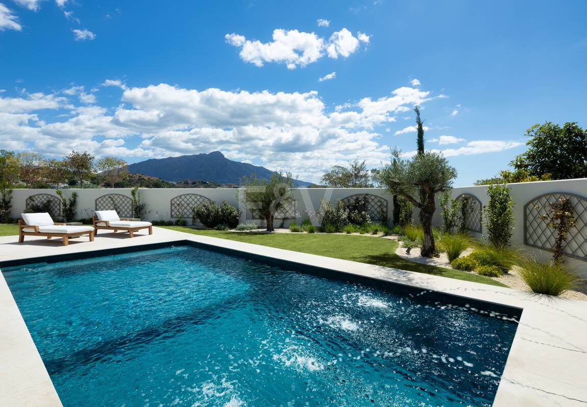 Lujosa Villa en La Quinta con Vistas Panorámicas de La Concha