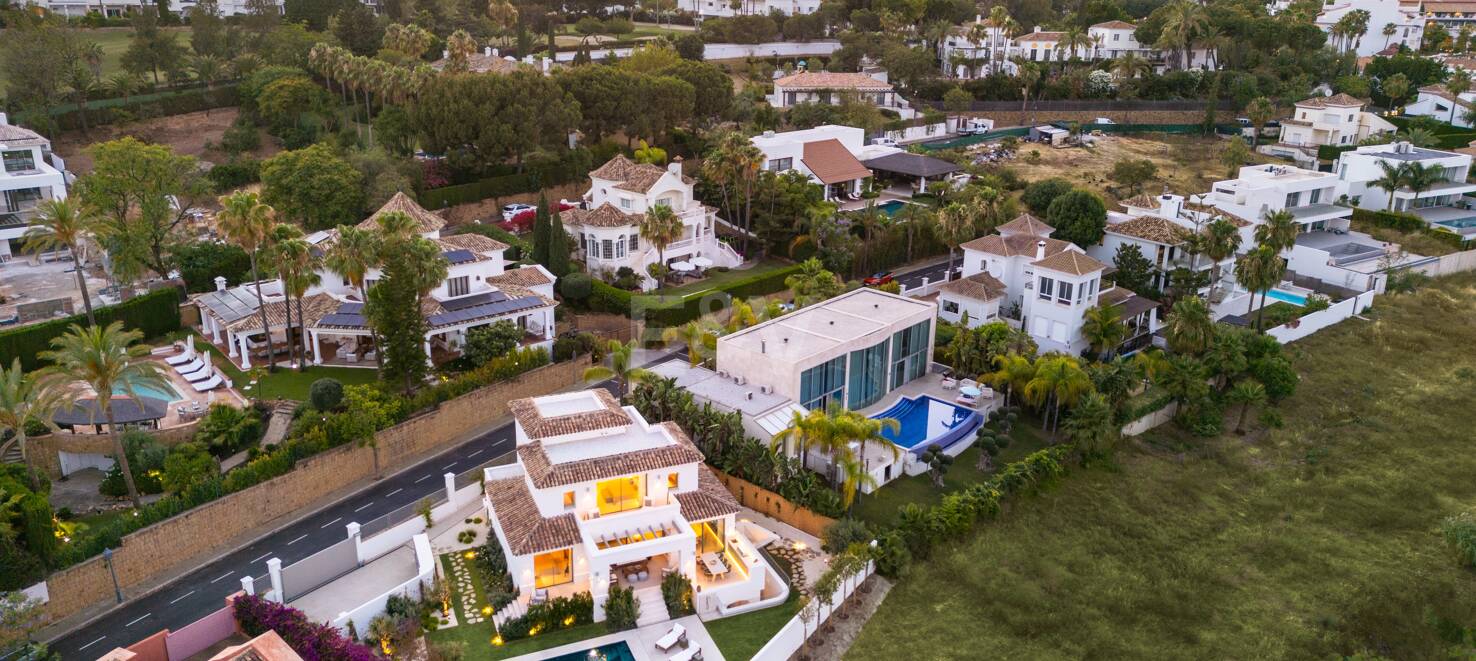 Lujosa Villa en La Quinta con Vistas Panorámicas de La Concha