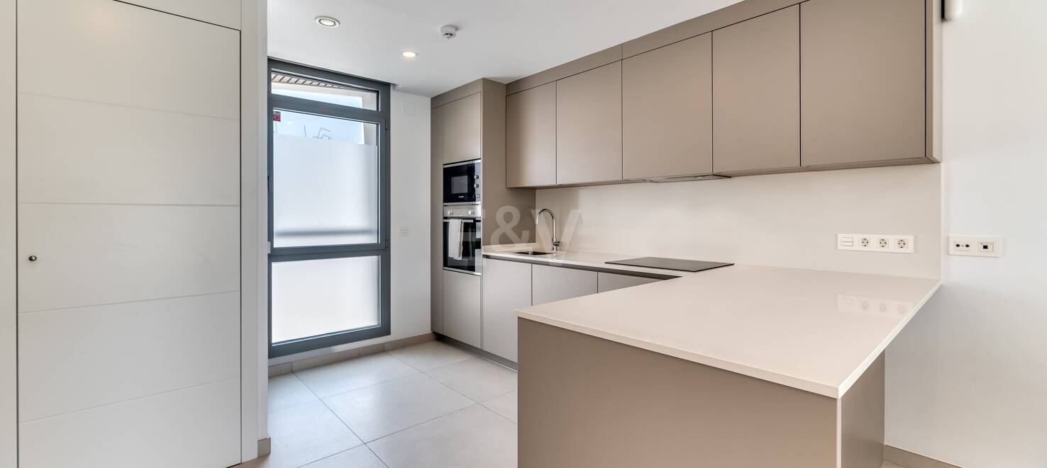 Brandneues Penthouse mit 3 Schlafzimmern in Elviria mit herrlicher Terrasse mit Blick ins Grüne