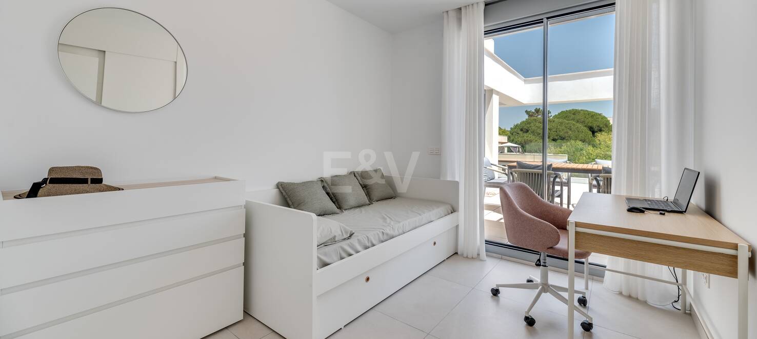 Brandneues Penthouse mit 3 Schlafzimmern in Elviria mit herrlicher Terrasse mit Blick ins Grüne