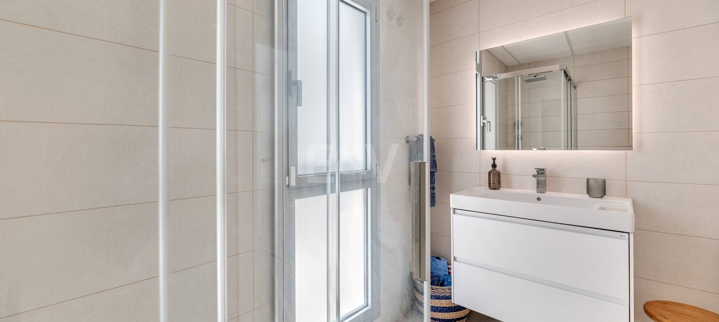 Brandneues Penthouse mit 3 Schlafzimmern in Elviria mit herrlicher Terrasse mit Blick ins Grüne