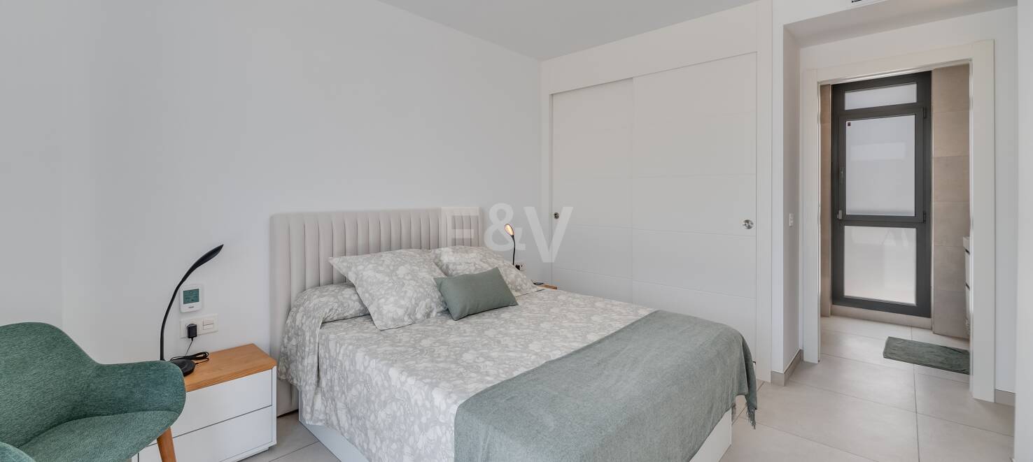 Brandneues Penthouse mit 3 Schlafzimmern in Elviria mit herrlicher Terrasse mit Blick ins Grüne