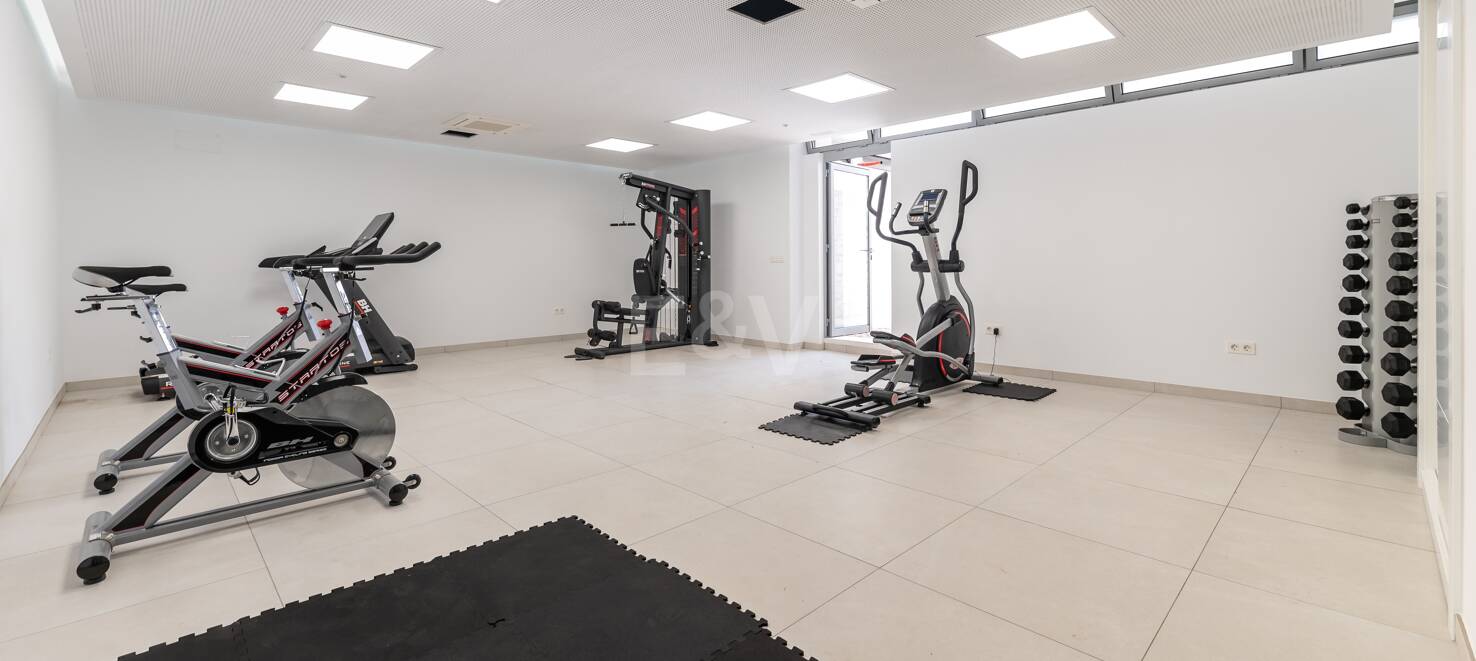 Brandneues Penthouse mit 3 Schlafzimmern in Elviria mit herrlicher Terrasse mit Blick ins Grüne