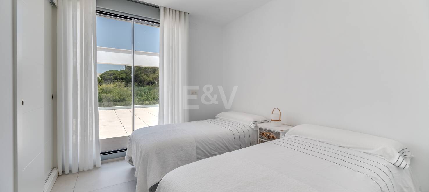 Brandneues Penthouse mit 3 Schlafzimmern in Elviria mit herrlicher Terrasse mit Blick ins Grüne