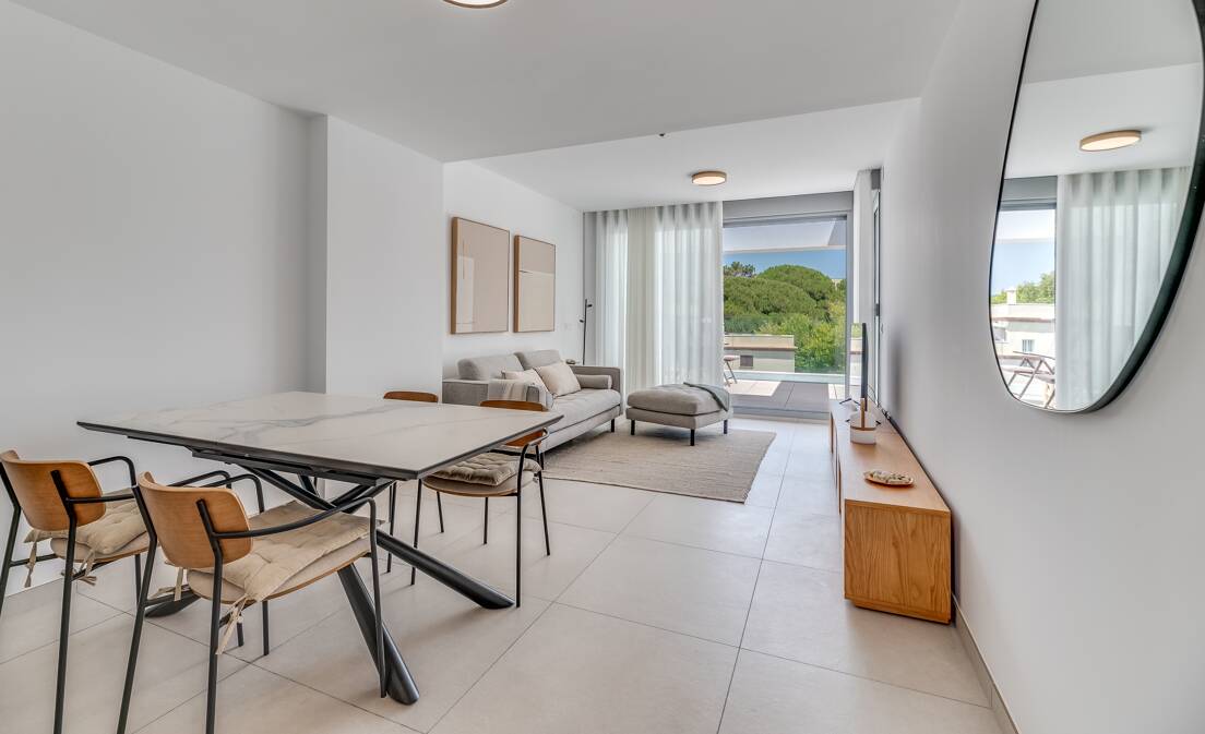 Brandneues Penthouse mit 3 Schlafzimmern in Elviria mit herrlicher Terrasse mit Blick ins Grüne