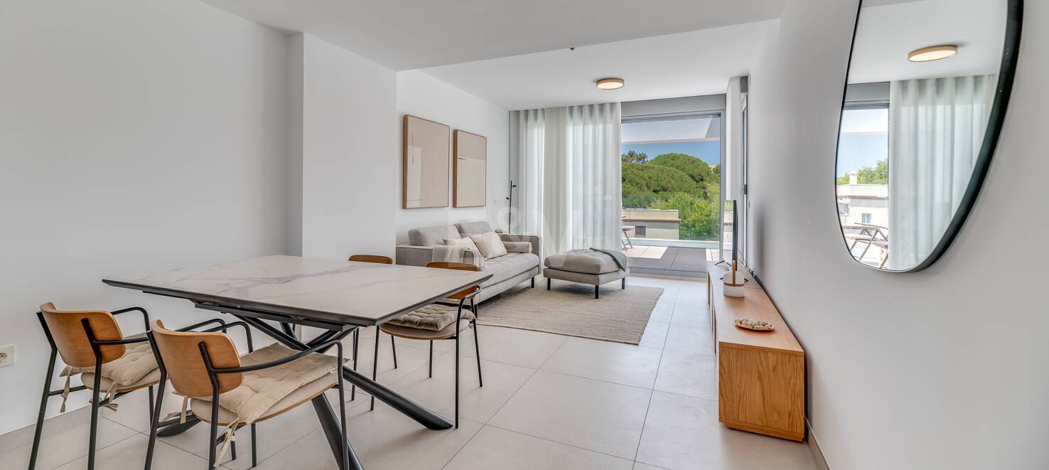 Brandneues Penthouse mit 3 Schlafzimmern in Elviria mit herrlicher Terrasse mit Blick ins Grüne