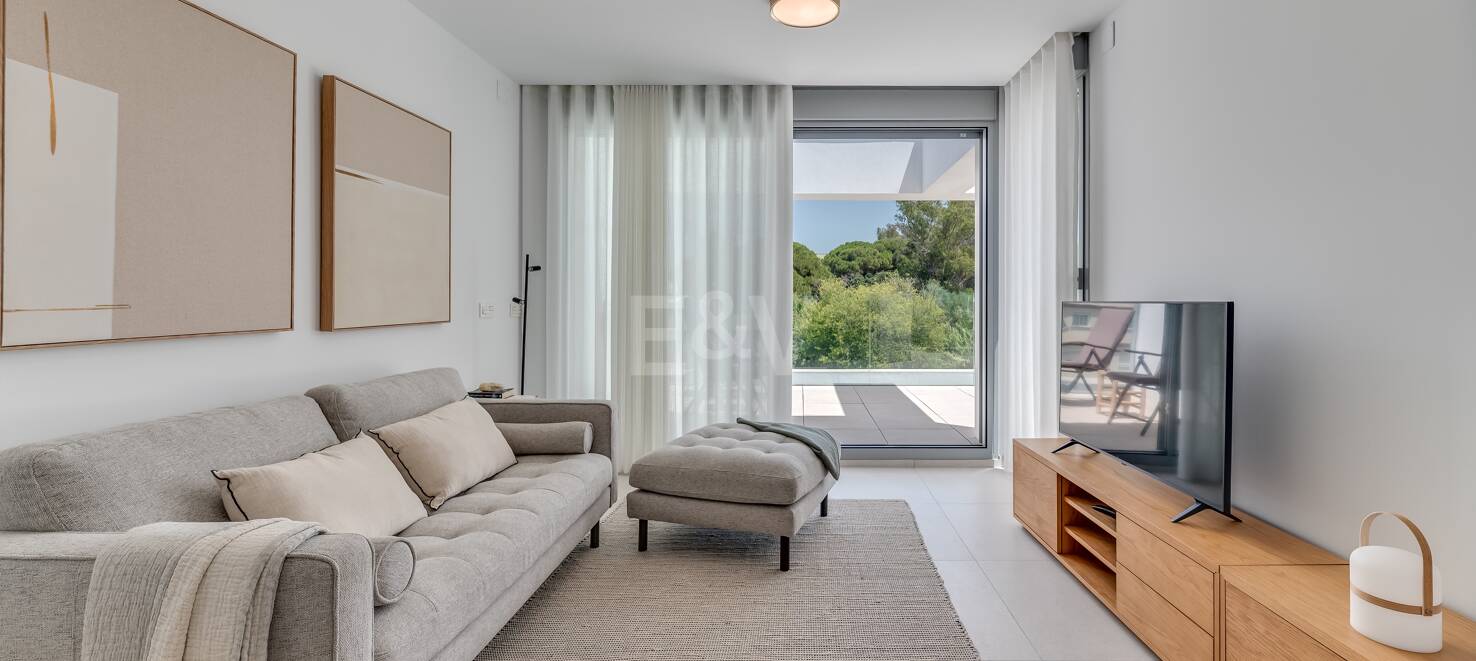 Brandneues Penthouse mit 3 Schlafzimmern in Elviria mit herrlicher Terrasse mit Blick ins Grüne