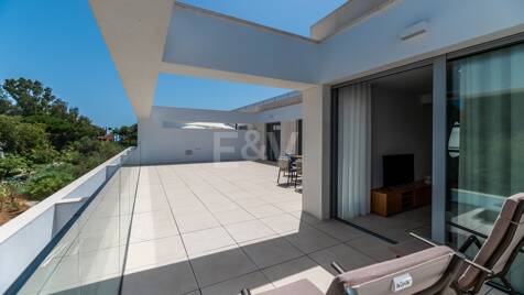 Brandneues Penthouse mit 3 Schlafzimmern in Elviria mit herrlicher Terrasse mit Blick ins Grüne