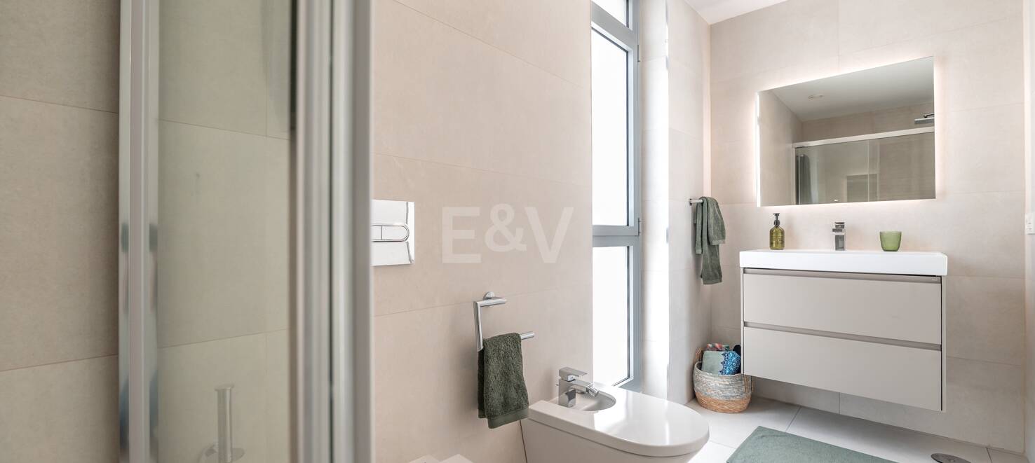 Brandneues Penthouse mit 3 Schlafzimmern in Elviria mit herrlicher Terrasse mit Blick ins Grüne