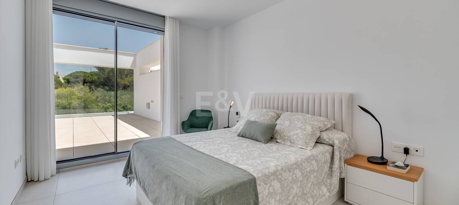 Brandneues Penthouse mit 3 Schlafzimmern in Elviria mit herrlicher Terrasse mit Blick ins Grüne